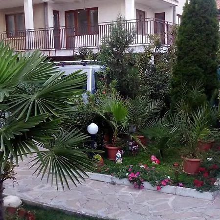 Πανσιόν Topalovi 2*