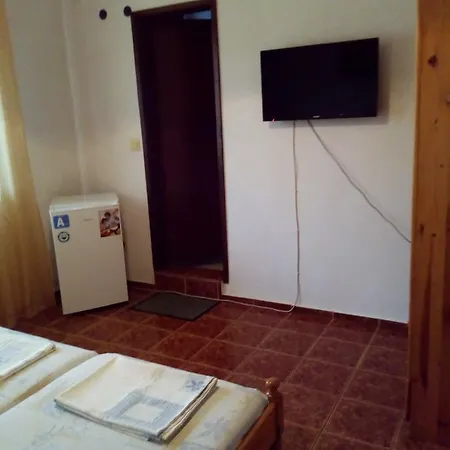 Πανσιόν Topalovi 2*